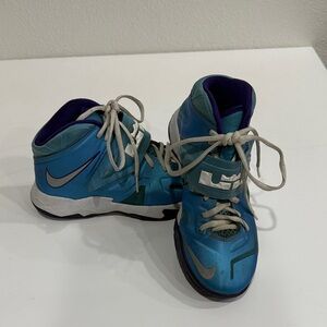 Nike LeBron Zoom Soldier 7 basketball blue purple Sneakers